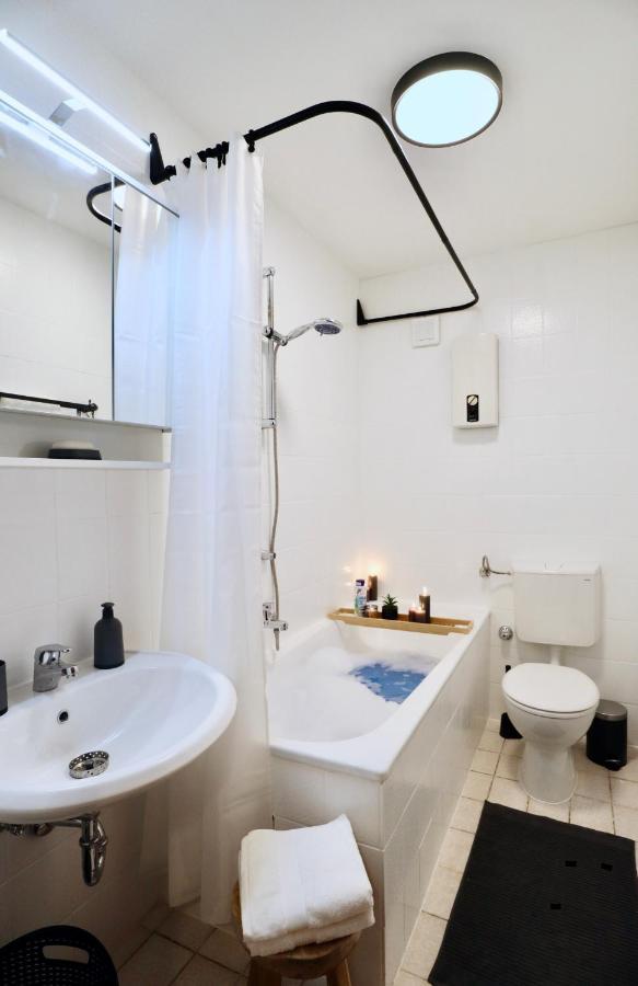 Sapphire Apartment: Free Parking + Netflix + Bathtub Эссен Экстерьер фото