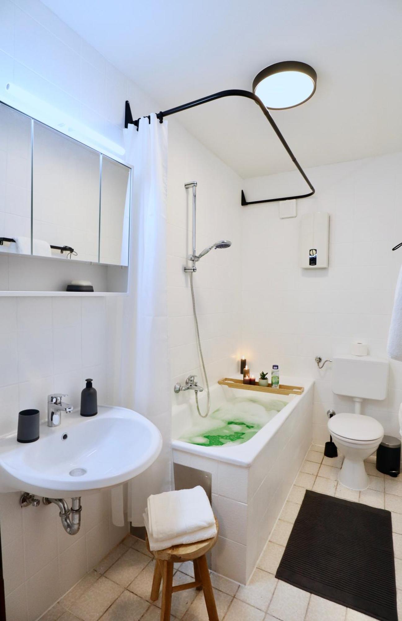 Sapphire Apartment: Free Parking + Netflix + Bathtub Эссен Экстерьер фото